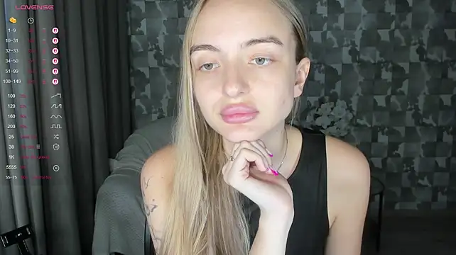 A_delina élő XXX-chatje