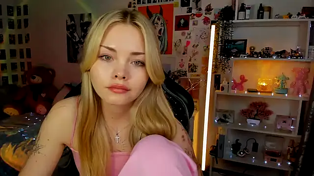AkiraKatsu Chat XXX in diretta