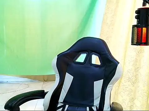 aronmiller404 Live XXX-Chat