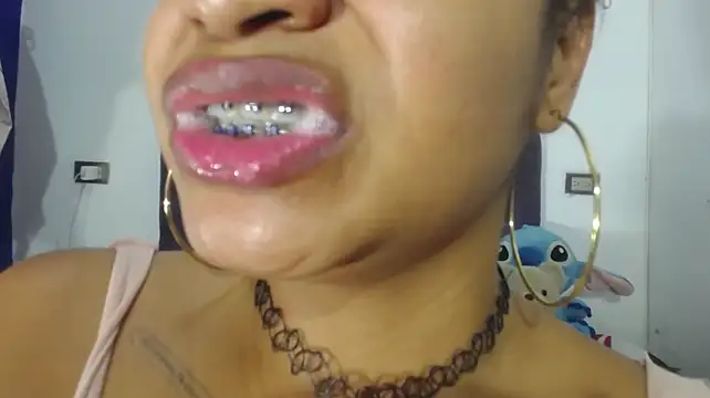 Squirter_pussybomb Adlı Modelin Canlı XXX Sohbeti