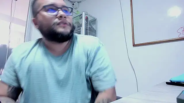 VINCEDMAGLIOO's Live XXX Chat