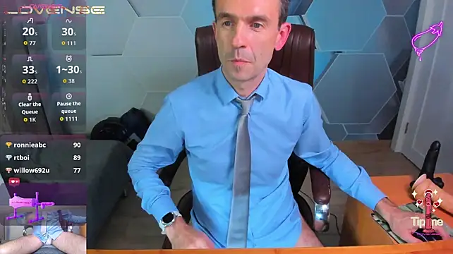 SteveTiger live XXX chat