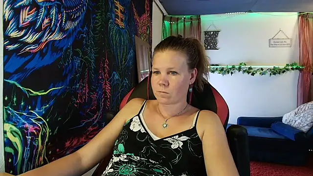 CallMeMaria live XXX chat