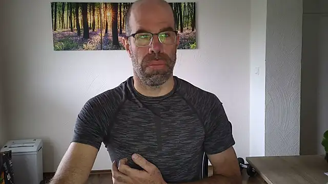 Chatroom XXX en direct de DaddyHarry_MatureStallion