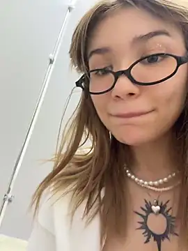FlashTitsRoyal – Live XXX-chat