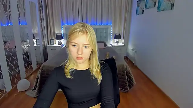 XXX chat uživo modela RosaTiny