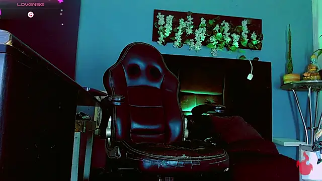 Онлайн чат XXX HannibalLester