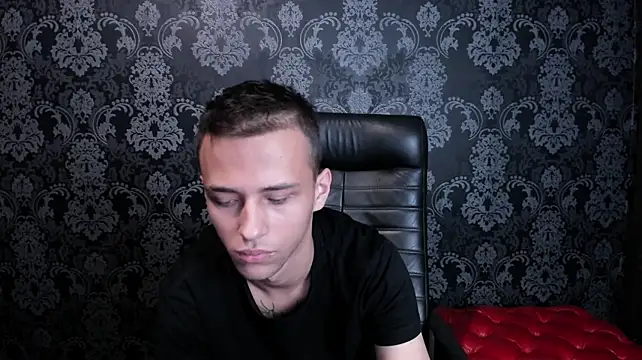 lucaskaur XXX чат на живо