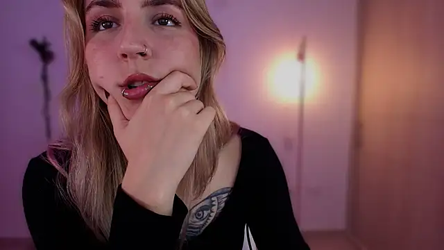 Dakotaa_ élő XXX-chatje