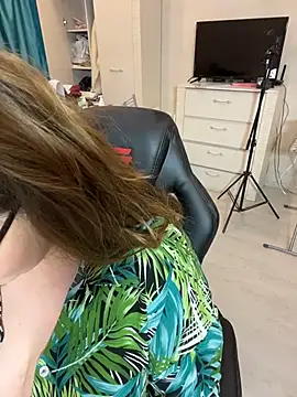 Chat XXX en directo de DienkaGreen