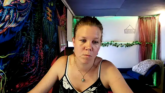 CallMeMaria live XXX chat