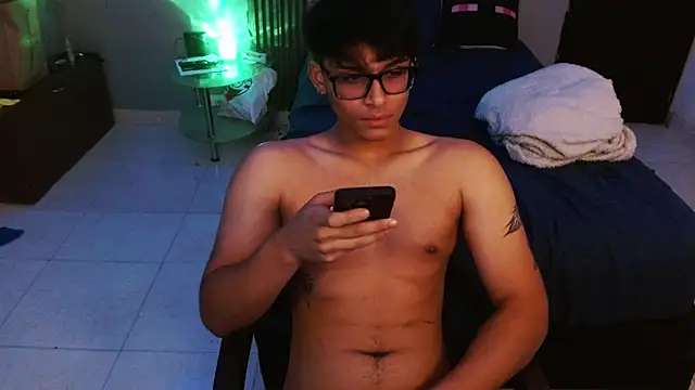 Онлайн чат XXX Mr_yisuzz