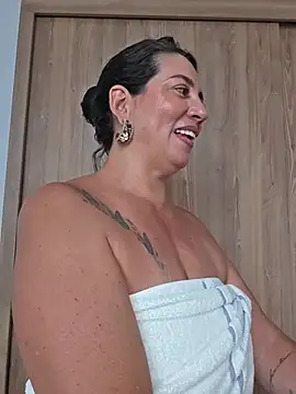 دردشة celeste_curvy الجنسية المباشرة