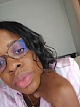 Chat XXX en directo de Im_Camila__