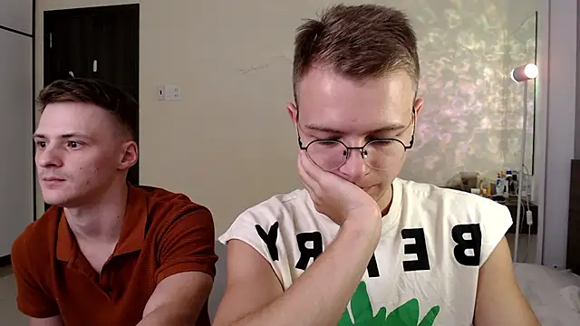 XXX chat uživo modela NikiKerryCum