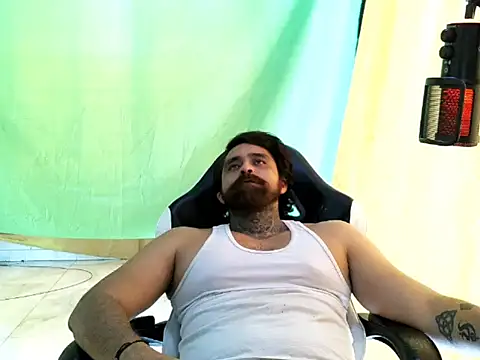 aronmiller404 Live XXX-Chat