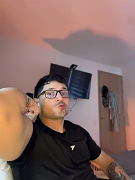 TroyeKnight Live XXX-chat