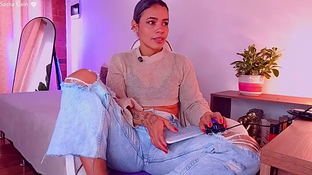 Chat +18 de SashaKlein ao vivo