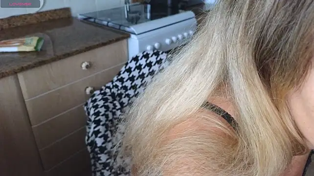 Lunamix Adlı Modelin Canlı XXX Sohbeti