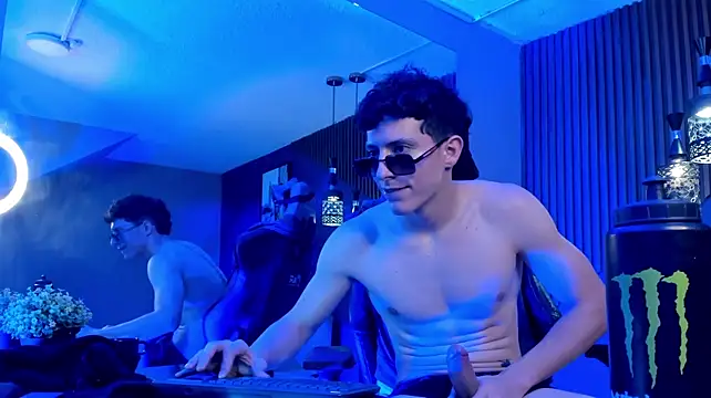 TheGhostforeeonss Live XXX-chat
