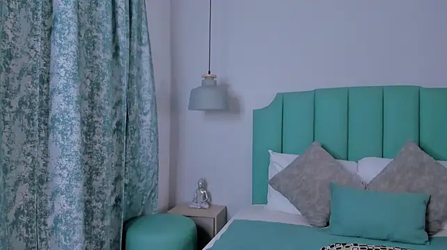 nela_moretti Adlı Modelin Canlı XXX Sohbeti