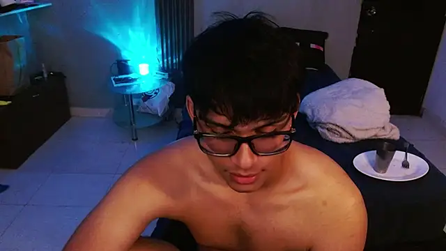 Mr_yisuzzのライブXXXチャット