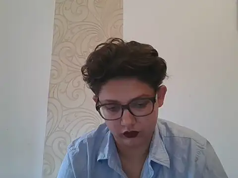 VikaKisss XXX чат на живо
