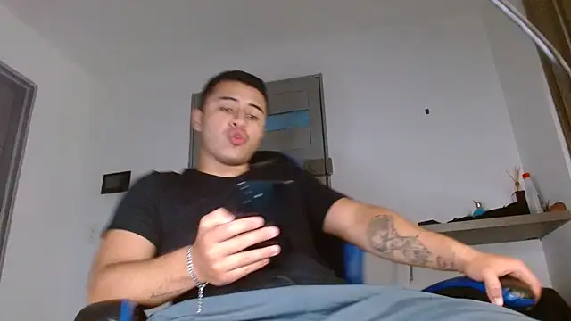 SexyBoy-Bigclit's Webcam Show