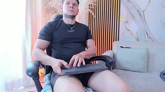 Izui_Pierce লাইভ XXX চ্যাট