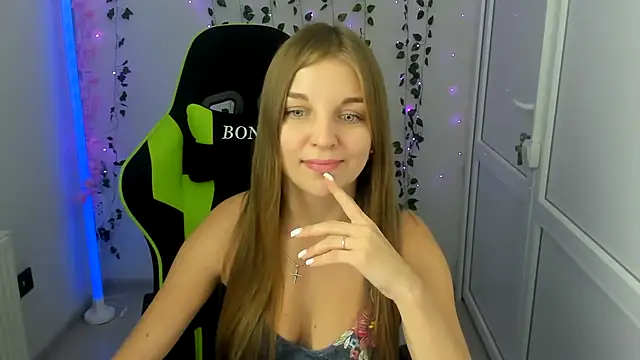 LuckyKinsley's Live XXX Chat
