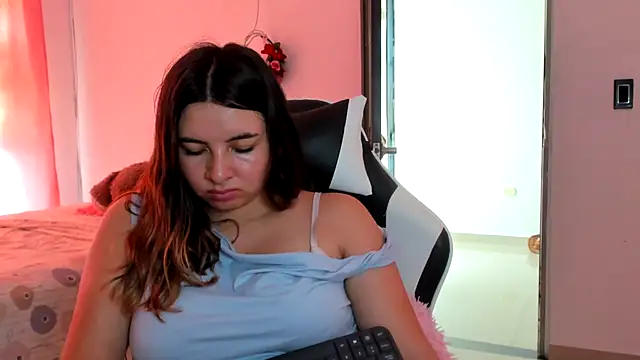 __Emma__11__Lecat_ Adlı Modelin Canlı XXX Sohbeti