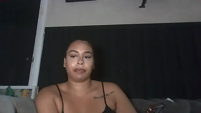 Chat XXX en directo de AriesBaddiee_