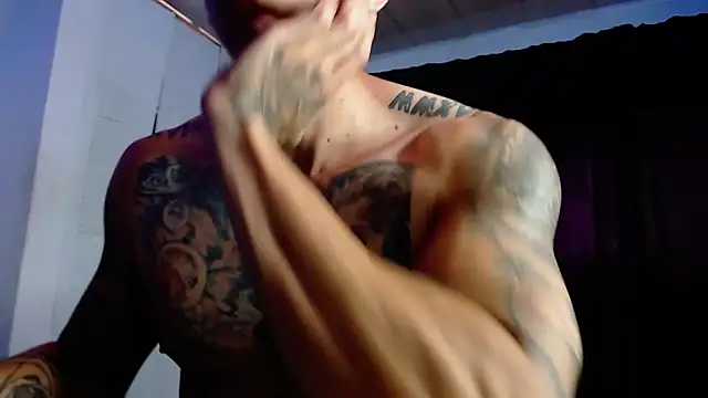 แชท XXX สดของ Adam_Hudsond