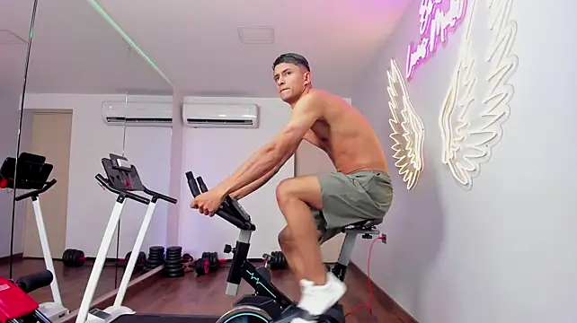 XXX chat uživo modela Simon_Axe