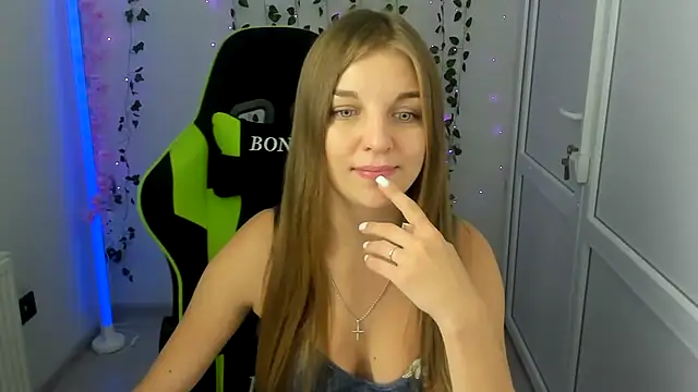 LuckyKinsley Chat XXX in diretta