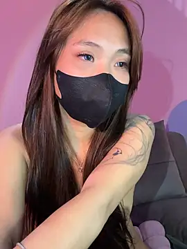 Phuong_Bee Adlı Modelin Canlı XXX Sohbeti