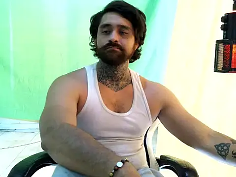 aronmiller404 – Live XXX-chat