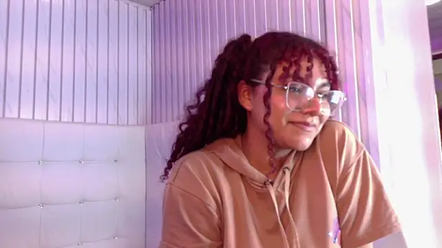 دردشة Eloise_sweet الجنسية المباشرة