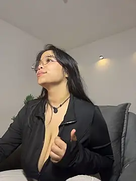 tati_reyess XXX чат на живо