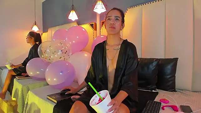 MiaKarsson XXX чат на живо