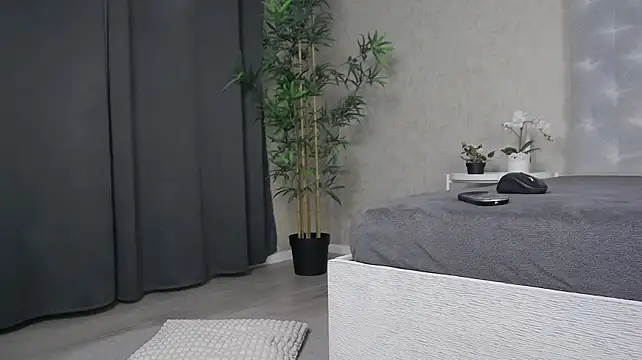 LexxyBloom XXX чат на живо