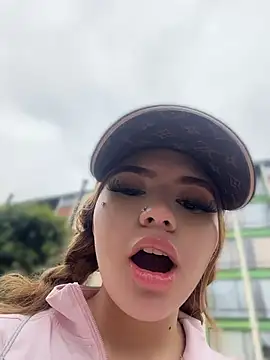 Chatroom XXX en direct de ChloeCollins__