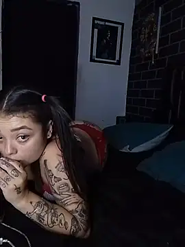 Chloe_Killua Adlı Modelin Canlı XXX Sohbeti