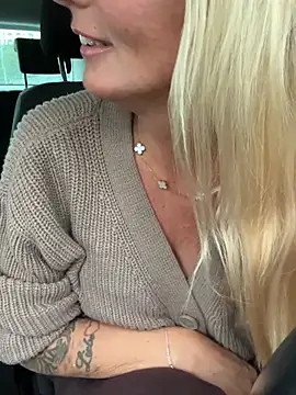 Missblondy39's Live XXX Chat