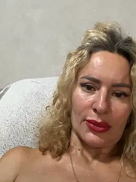 Tania201243 Adlı Modelin Canlı XXX Sohbeti