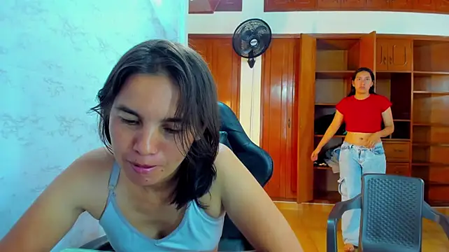 Soffy_and_Emily's Webcam Show