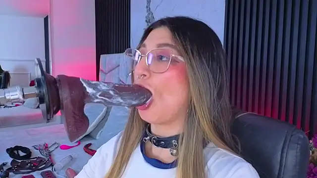 Chat +18 de Gabrielakassi ao vivo