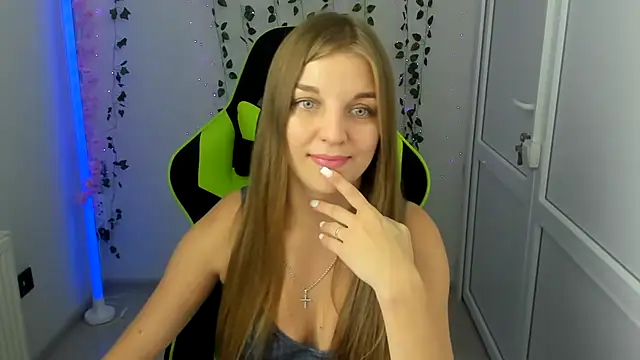 LuckyKinsley's Live XXX Chat