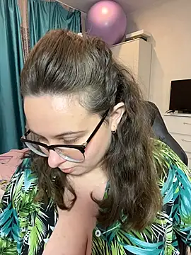 DienkaGreen Live XXX-chat
