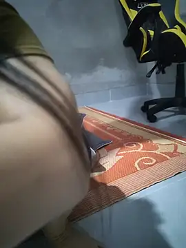Cums_hot 现场XXX聊天